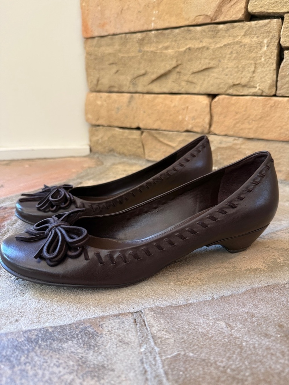 Antonio Melani Pompom Brown Low Heel Slip-On Ballerina Pumps Whip Stitch Edge